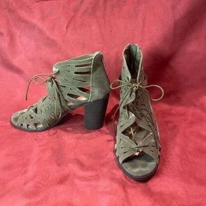 VERY VOLATILE LA🦚